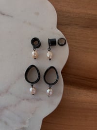 Image 1 of Pink Dainty Pearls (Black)