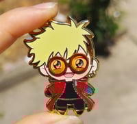 Bug-Eyed Vash Enamel Pin (standard grade)