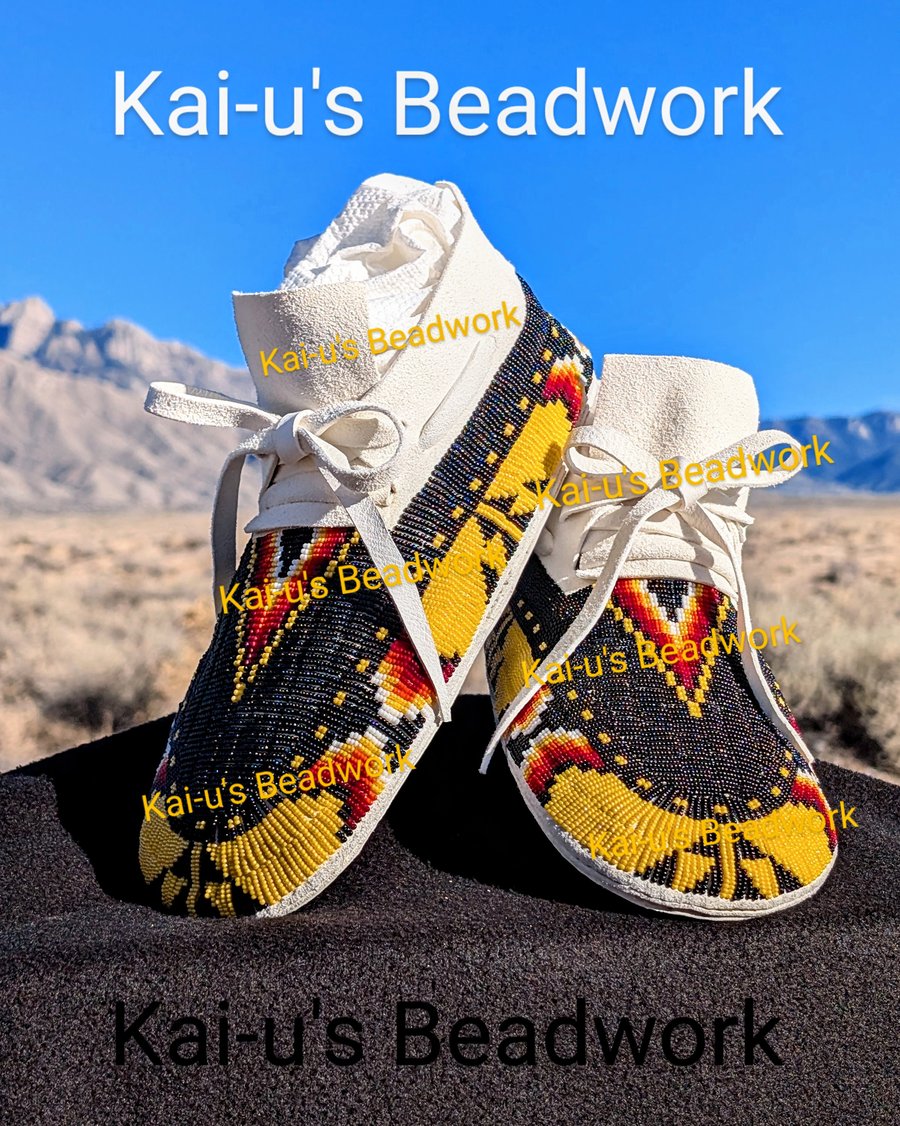 Image of "Arrow" Moccasins