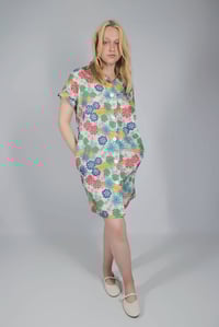 Image 2 of VESTIDO CAMISERO FLOWER BEIGE