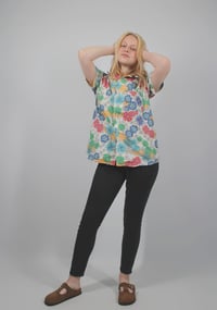 Image 1 of CAMISA FLOWER BEIGE