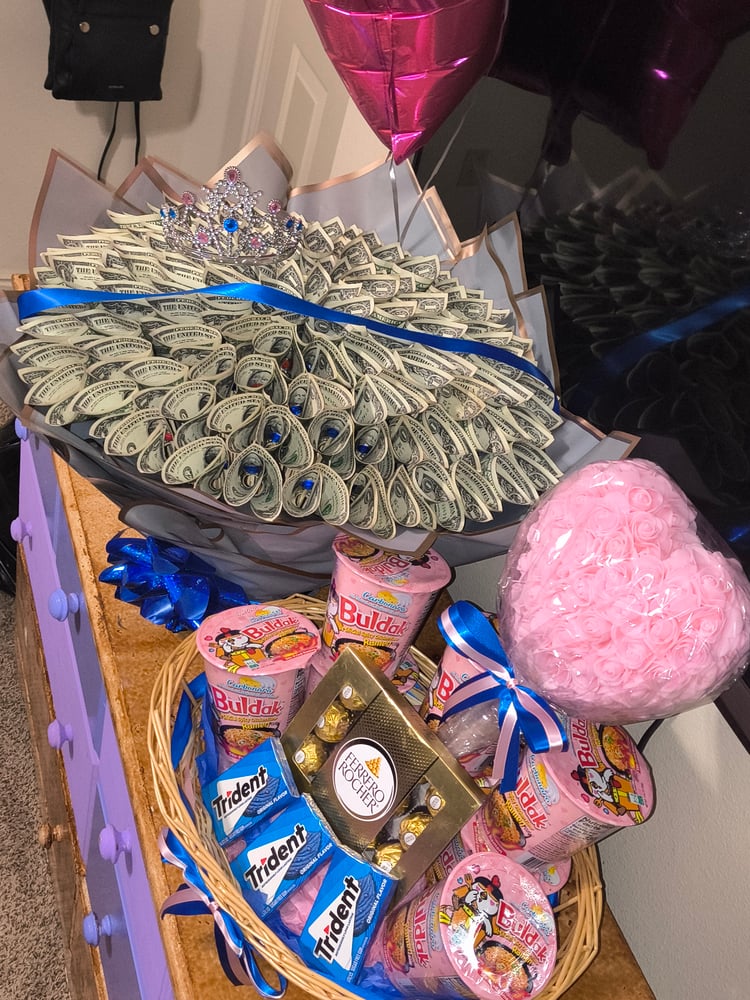 Image of $75 money bouquet with basket