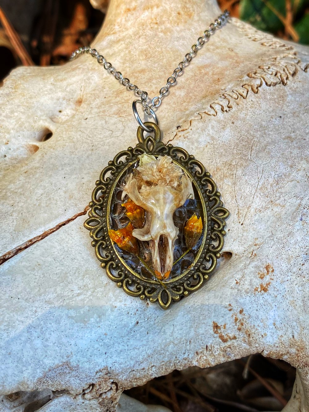 Image of Skull Pendant with Yellow and White Flowers