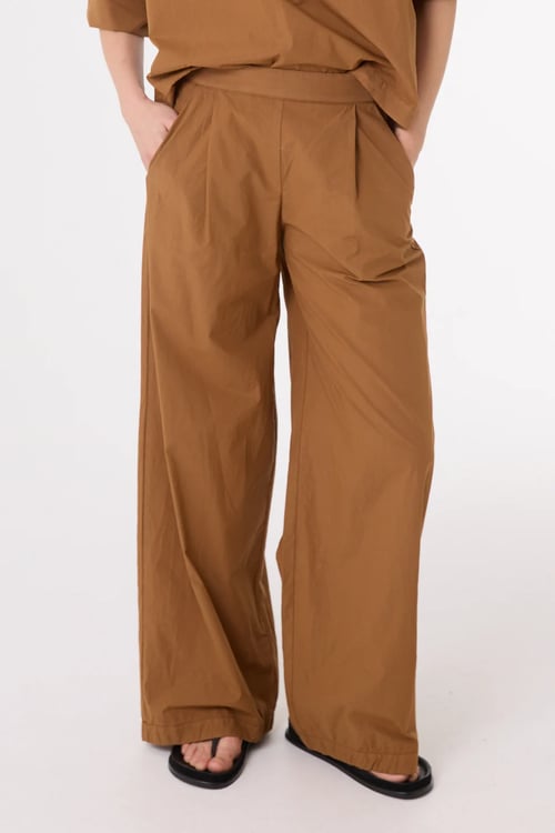 Image of 2-Pantalón Jean color tabaco