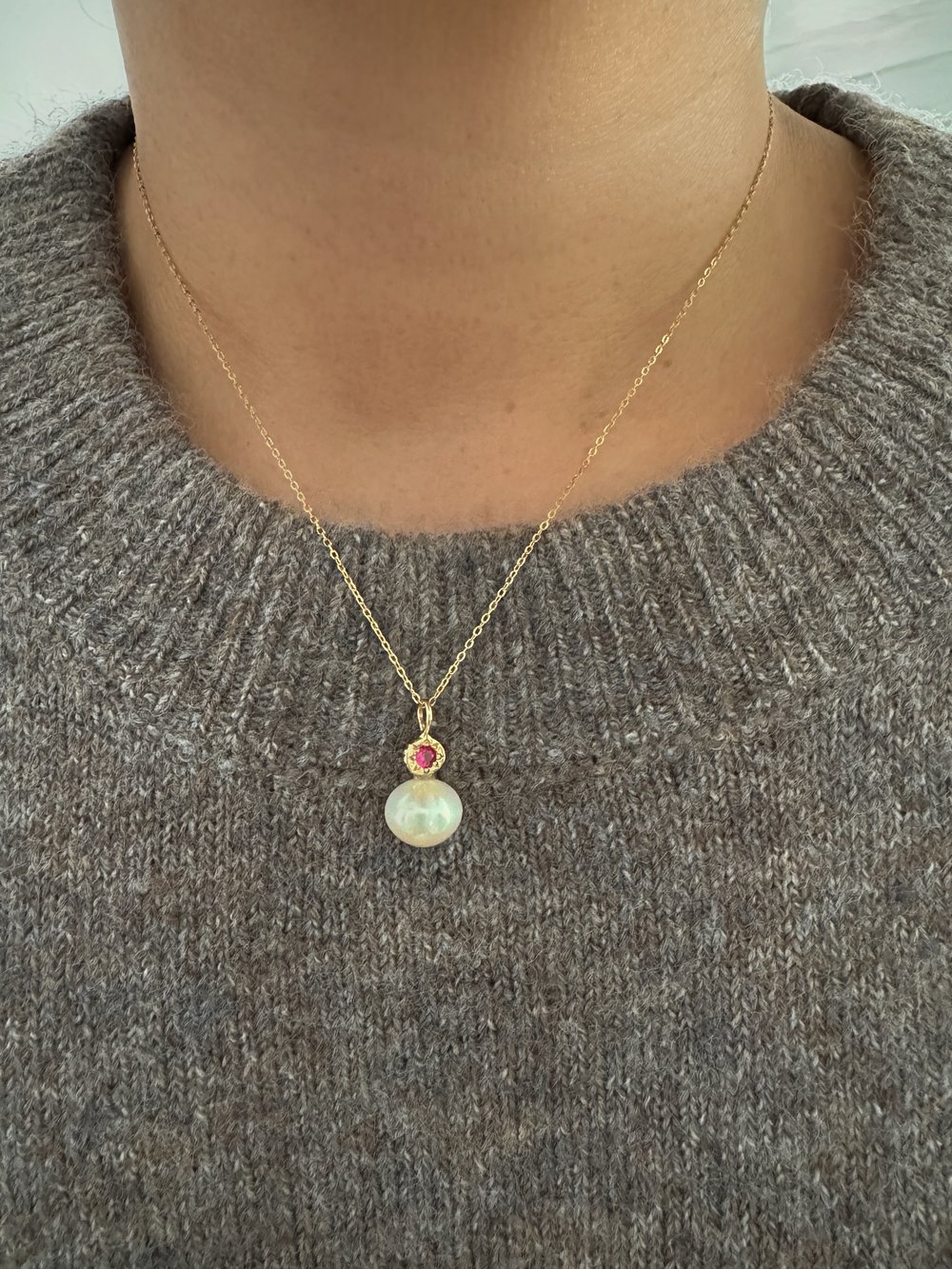 Image of Pearl and Gold Pendant