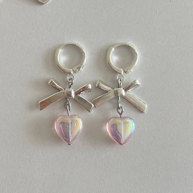 'lovergirl heart and bow' earrings