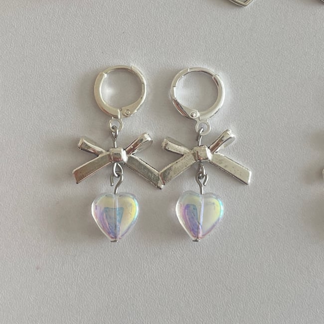 'lovergirl heart and bow' earrings