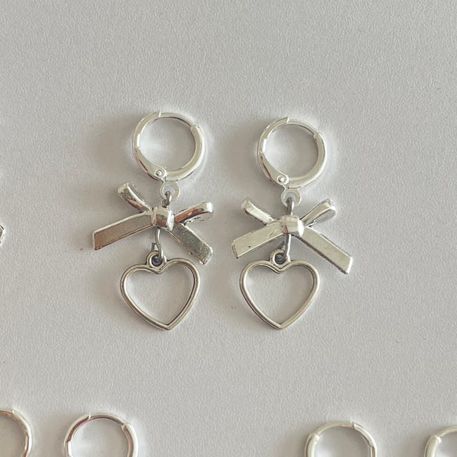 'lovergirl heart and bow' earrings