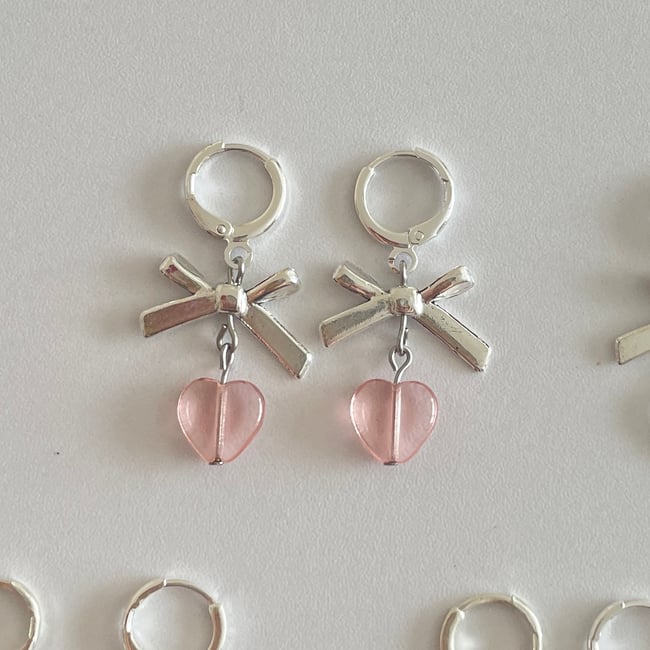 'lovergirl heart and bow' earrings