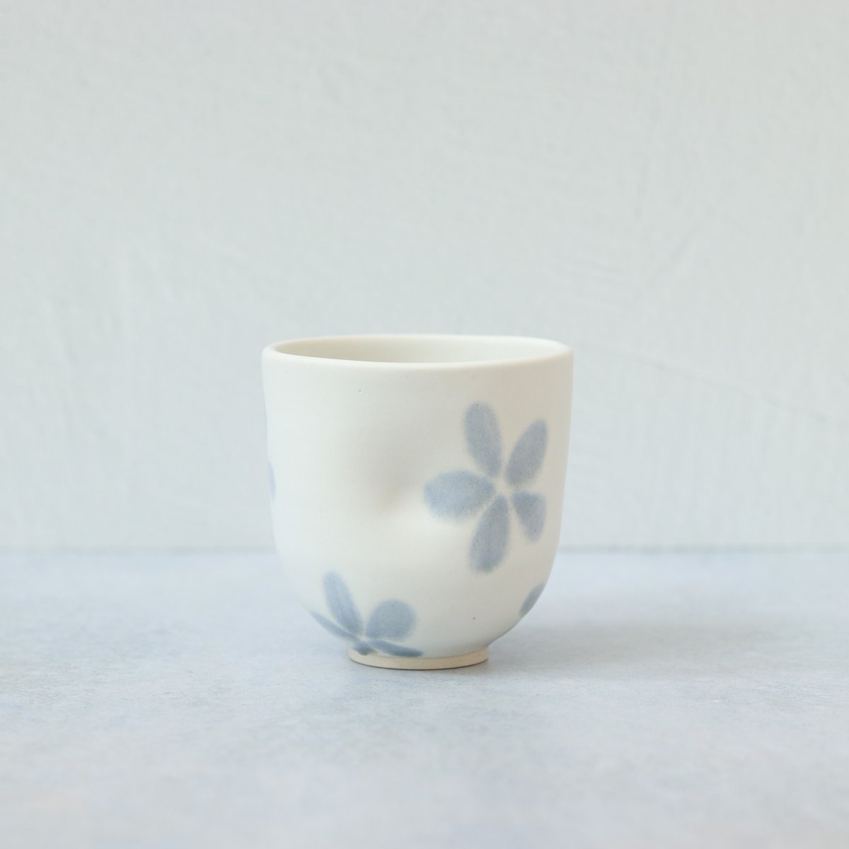 Image of Flower Pattern Dimple Yunomi