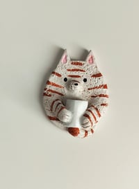 Image 2 of Circle animal magnet with vase, different variants 
