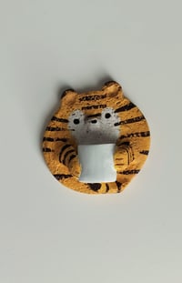 Image 3 of Circle animal magnet with vase, different variants 