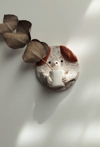Image 1 of Circle animal magnet with vase, different variants 