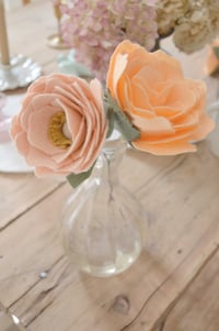 Image 1 of Pivoine en feutrine de laine pour la décoration