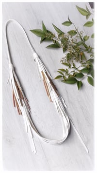 Image 2 of Collana in pelle artigianale NINFA - WhiteGold