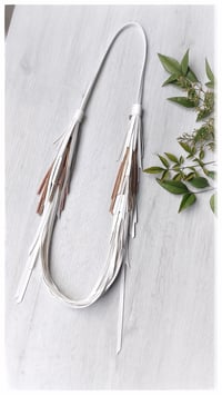 Image 3 of Collana in pelle artigianale NINFA - WhiteGold