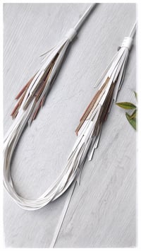 Image 5 of Collana in pelle artigianale NINFA - WhiteGold