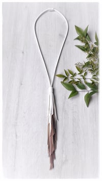 Image 7 of Collana in pelle artigianale SIRENA - Luce Terra