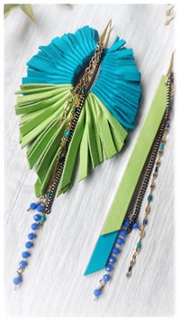 Image 5 of Maxi orecchini pendenti in pelle PEACOCK ASYM - Ko Samui