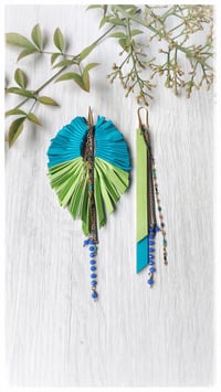 Image 1 of Maxi orecchini pendenti in pelle PEACOCK ASYM - Ko Samui