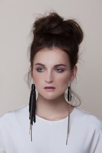 Image 6 of Orecchini pendenti in pelle SWALLOW ASYM - Black