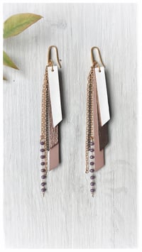 Image 1 of Orecchini pendenti in pelle NINFA CRYSTAL - Nude