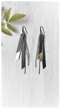 Image 2 of Orecchini pendenti in pelle NINFA CRYSTAL - Black&Gold