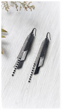 Image 2 of Orecchini pendenti in pelle NINFA CRYSTAL - Black&Silver