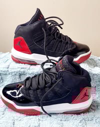 Image 2 of Jordan Max Aura Black/Red Sneakers Size 5