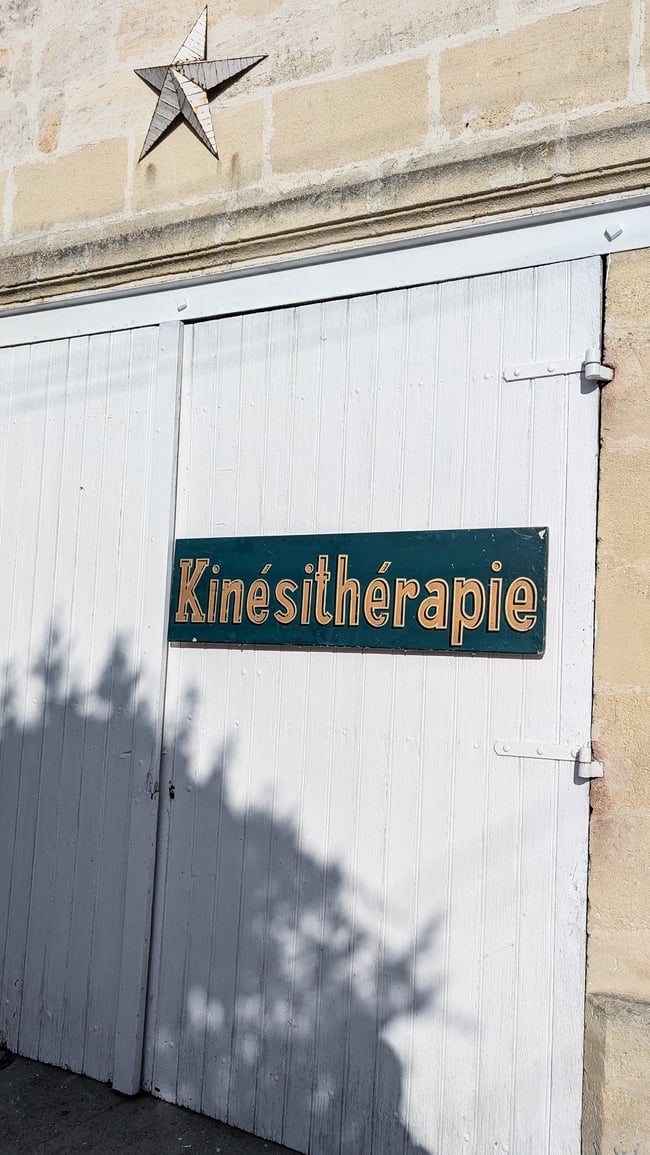 Enseigne Kinésithérapie .