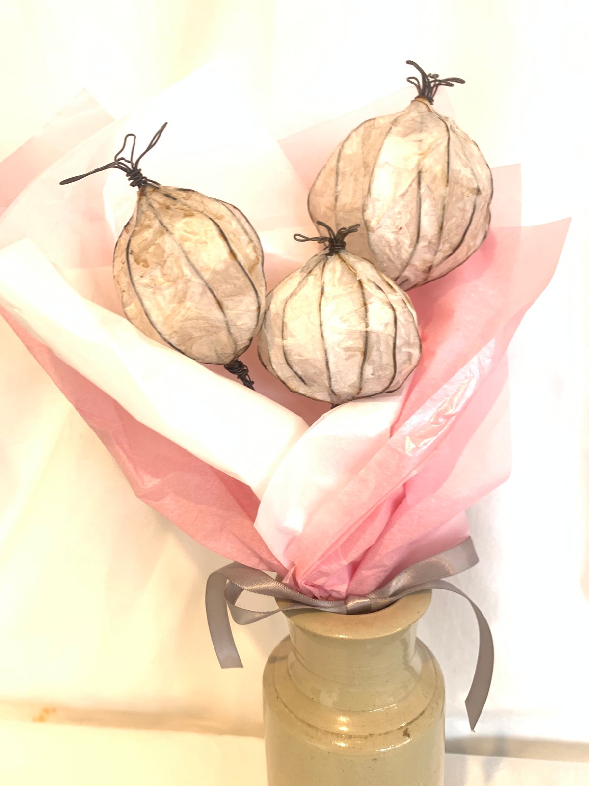 Wire seed head with paper detail