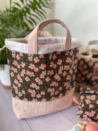 Image 3 of  Sac à projet taille L , Fleurs de cerisier, avec poche avant