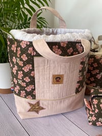 Image 2 of  Sac à projet taille L , Fleurs de cerisier, avec poche avant