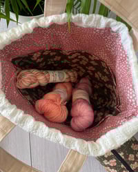Image 5 of  Sac à projet taille L , Fleurs de cerisier, avec poche avant