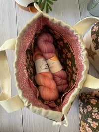 Image 3 of Sac à projet taille M : Fleurs de cerisier, anses écru pailletées