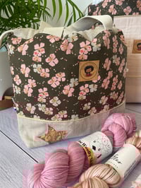 Image 2 of Sac à projet taille M : Fleurs de cerisier, anses écru pailletées