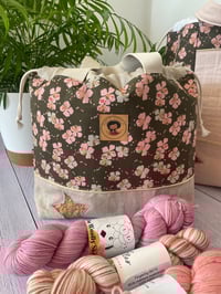 Image 1 of Sac à projet taille M : Fleurs de cerisier, anses écru pailletées