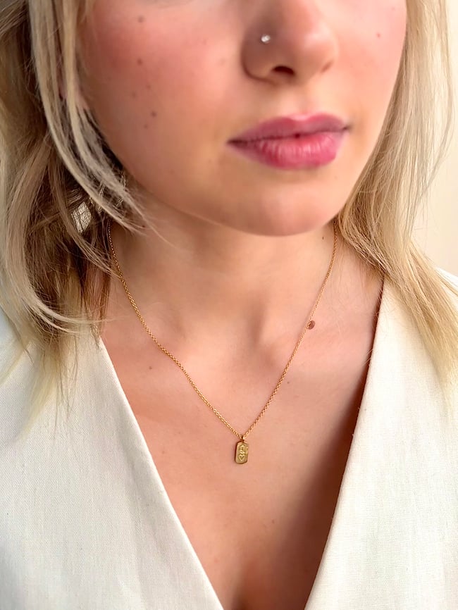 Gold Queen of Hearts necklace 