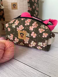 Image 1 of  Trousse pour petits projets tricot ou Accessoires: Fleurs de cerisier