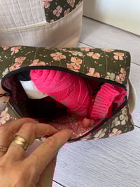 Image 4 of  Trousse pour petits projets tricot ou Accessoires: Fleurs de cerisier