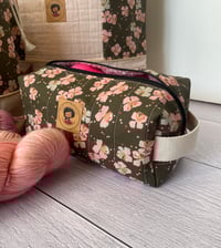 Image 5 of  Trousse pour petits projets tricot ou Accessoires: Fleurs de cerisier
