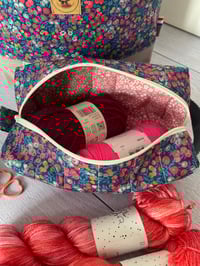 Image 2 of Trousse pour petits projets tricot ou Accessoires: Liberty Wiltshire rose et bleu