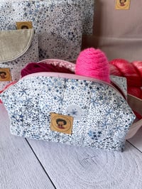 Image 3 of Trousse pour petits projets tricot ou accessoires: Liberty Adeladja bleu