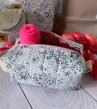 Image 4 of Trousse pour petits projets tricot ou accessoires: Liberty Adeladja bleu