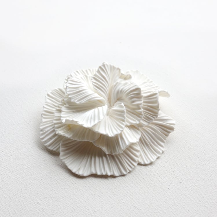 Image of Broche fleur blanche 3 (Camelia)