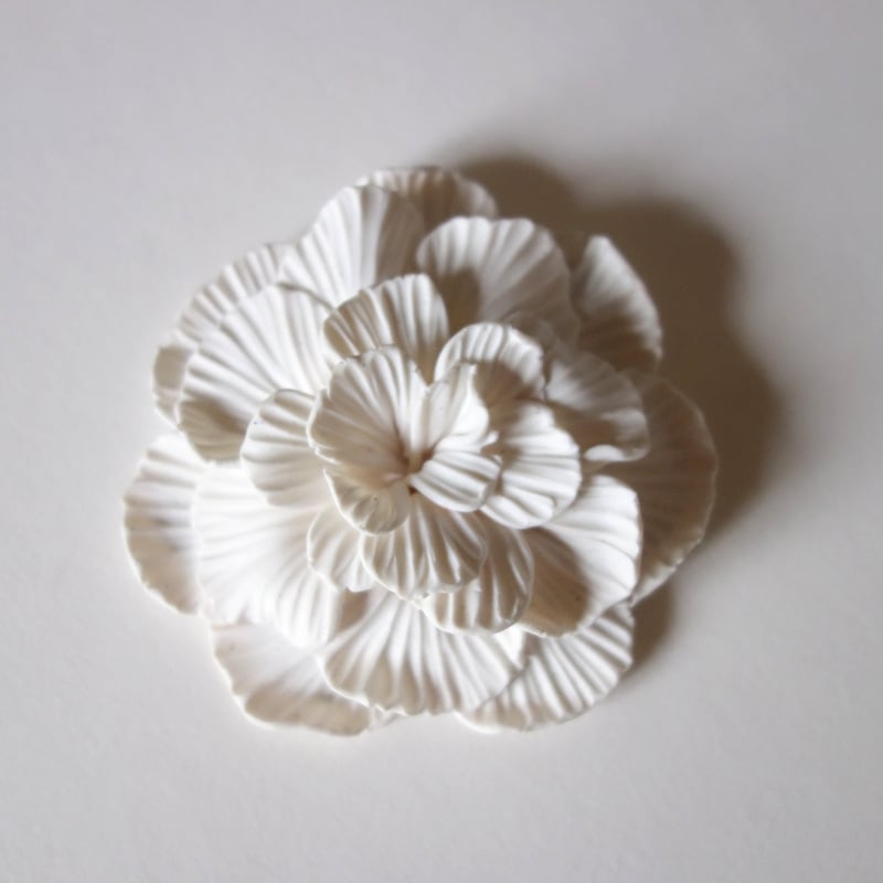 Image of Broche fleur blanche 3 (Camelia)