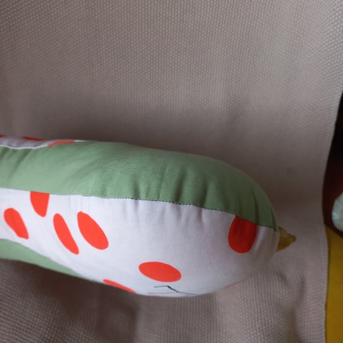 Image of Vogelkissen neon dots