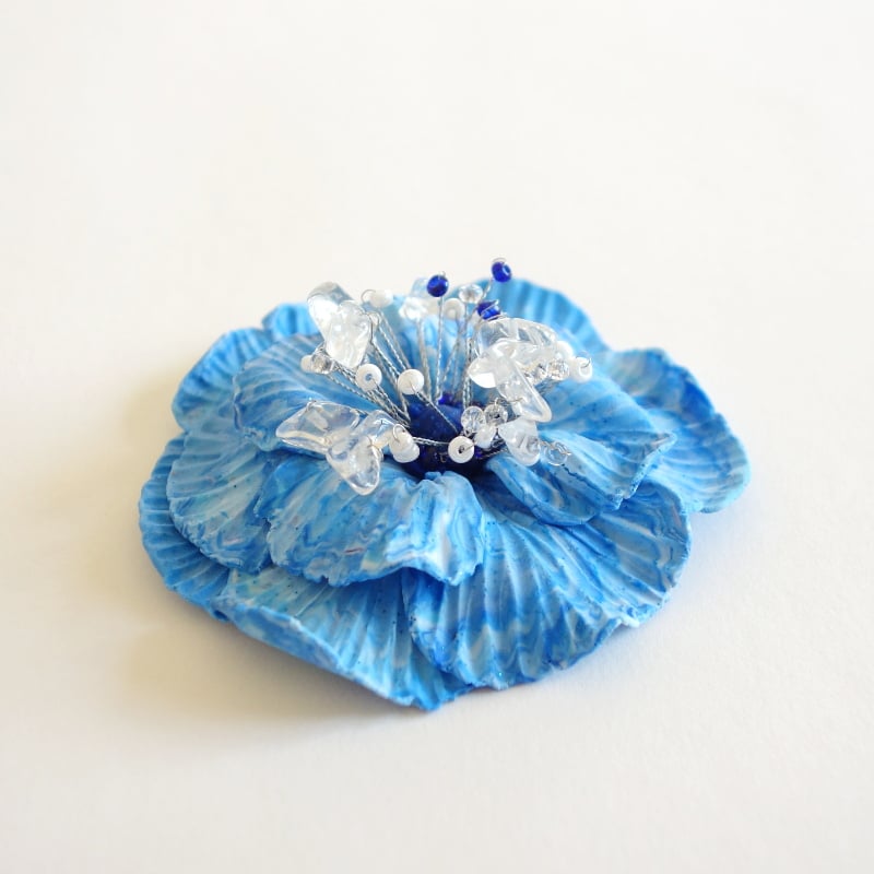Image of Petite broche fleur bleu ciel