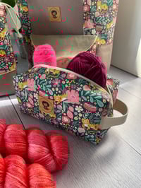 Image 4 of Trousse pour petits projets tricots ou accessoires: Tigre au jardin