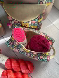 Image 3 of Trousse pour petits projets tricots ou accessoires: Tigre au jardin